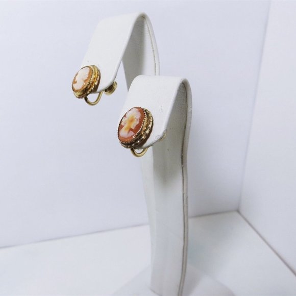 Pleasing Vintage 12K Gold Filled Carved Shell Cameo Screw-Back Earrings By BOJAR - Picture 2 of 6